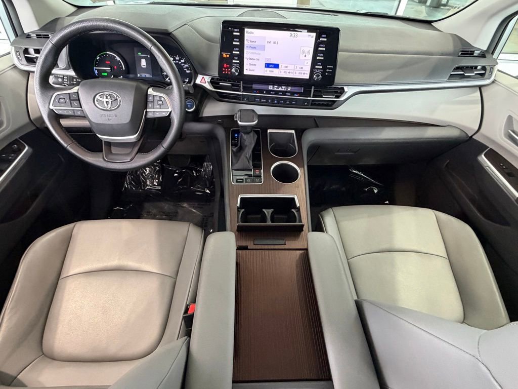 Certified 2021 Toyota Sienna XLE FWD image 33