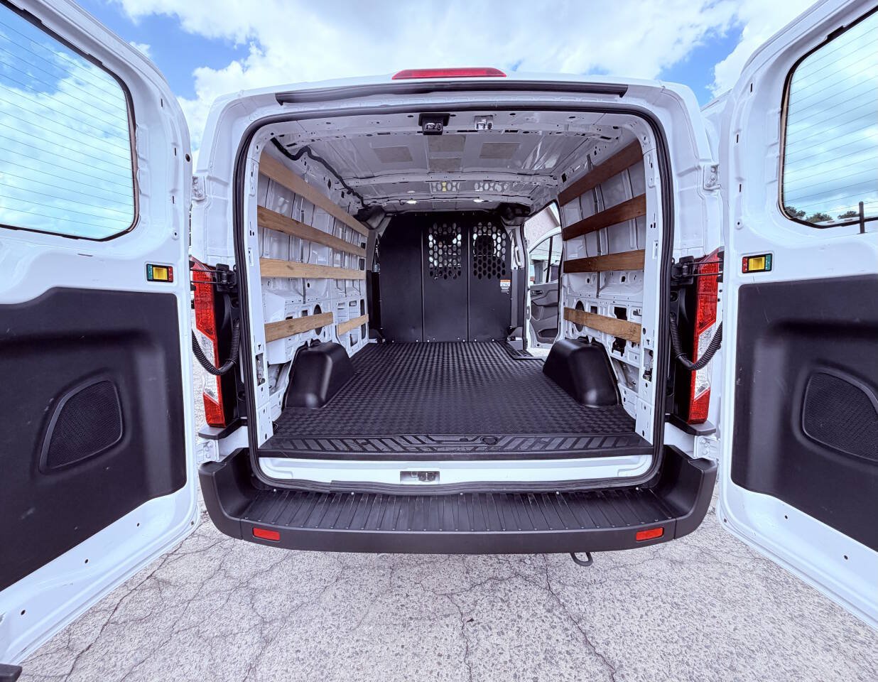 Used 2025 Ford Transit 250 Low Roof w/ Exterior Upgrade Package RWD image 11