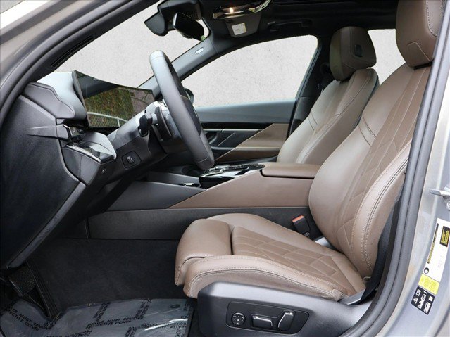 Used 2024 BMW 530i xDrive w/ Premium Package AWD/4WD image 21