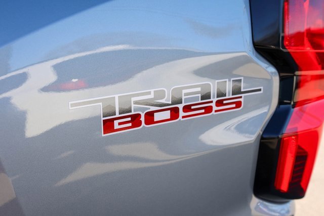 Used 2024 Chevrolet Colorado Trail Boss w/ Advanced Trailering Package image 9