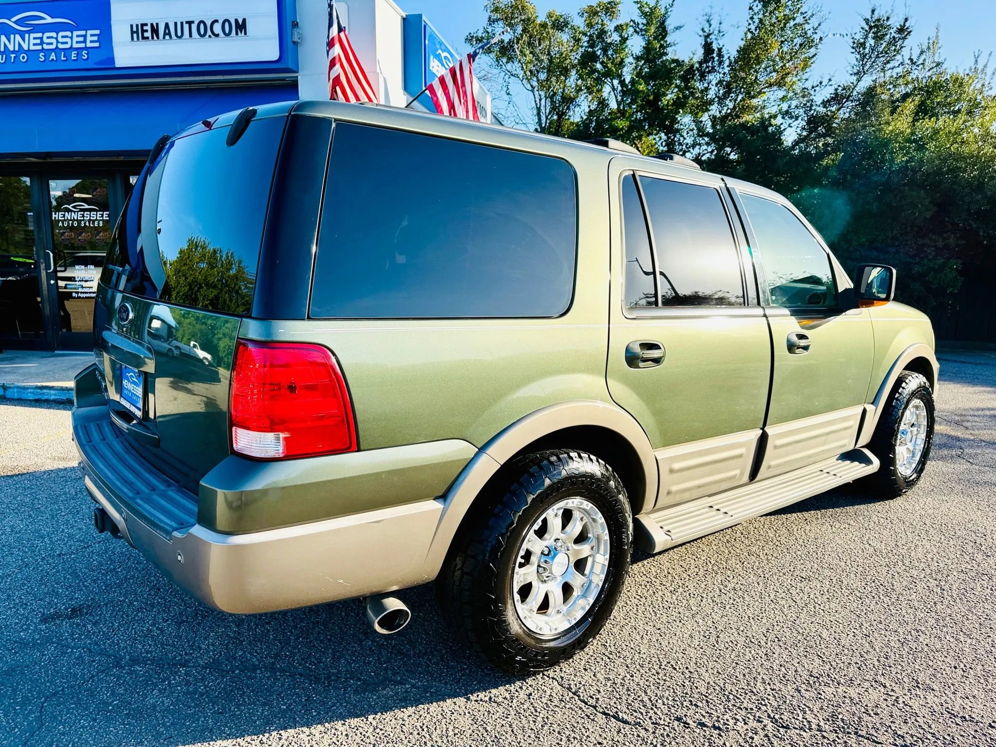 Used 2004 Ford Expedition Eddie Bauer image 8