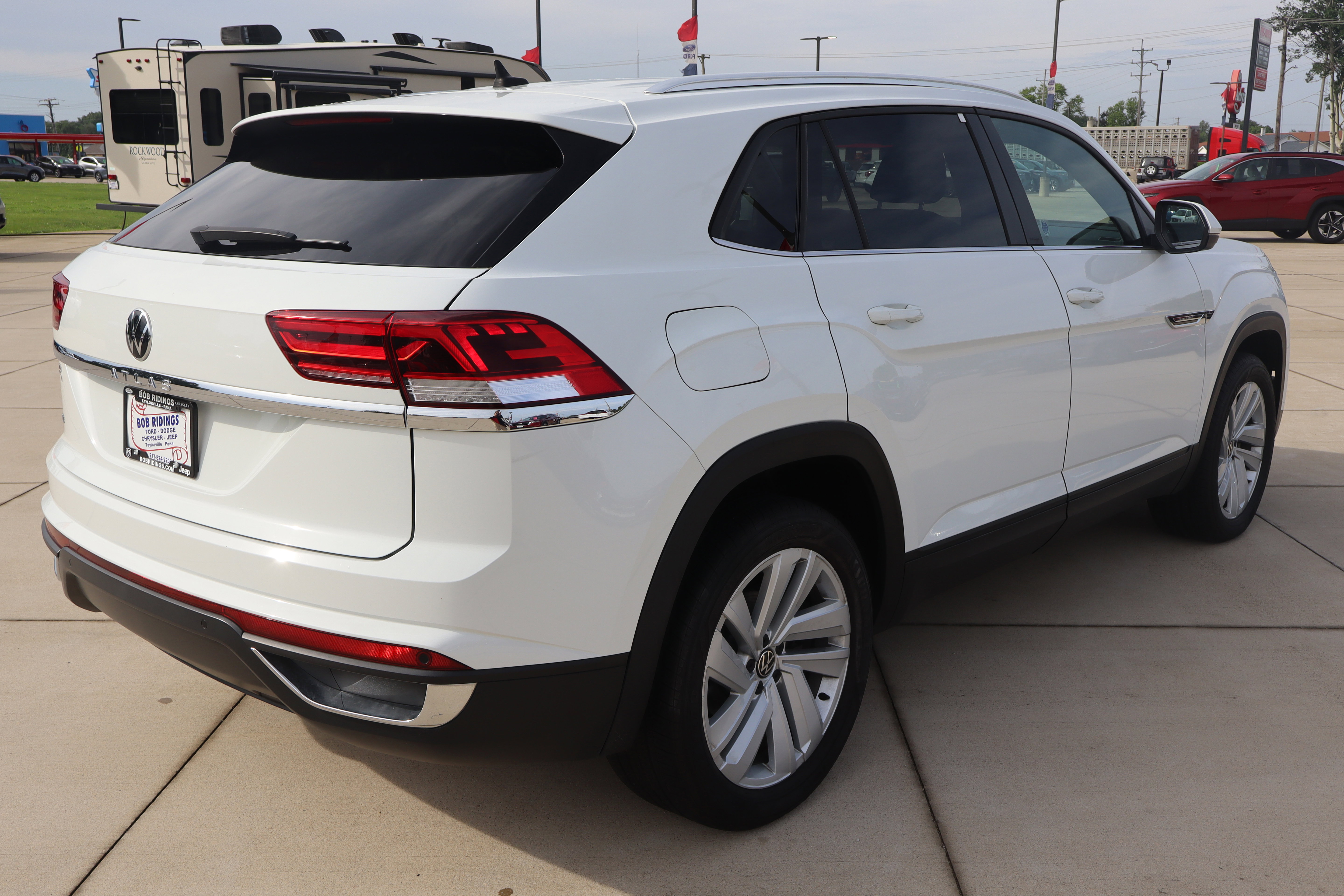 Used 2023 Volkswagen Atlas Cross Sport SE FWD image 6