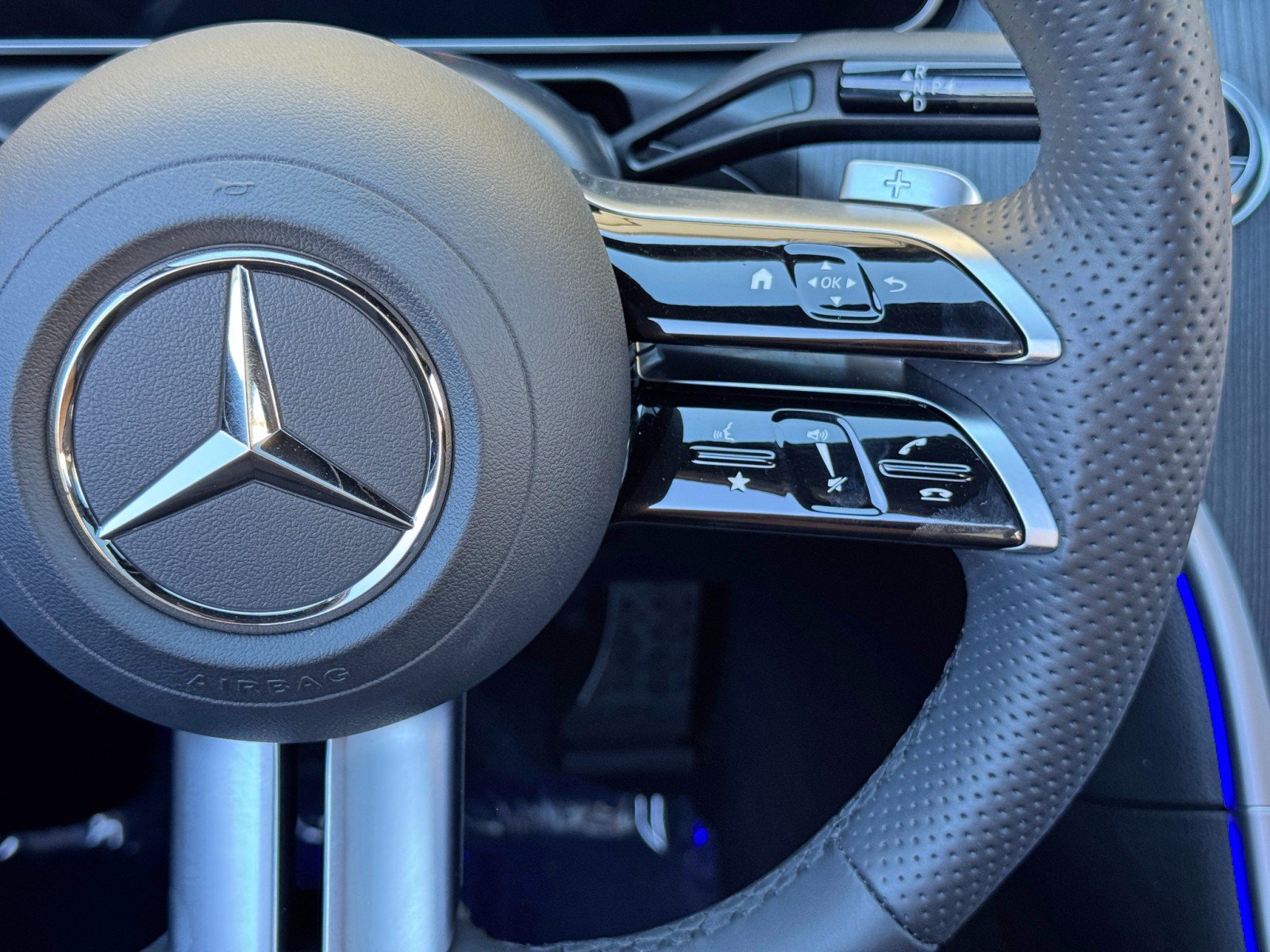 Used 2025 Mercedes-Benz C 300 Sedan w/ AMG Line w/ Night Package image 24