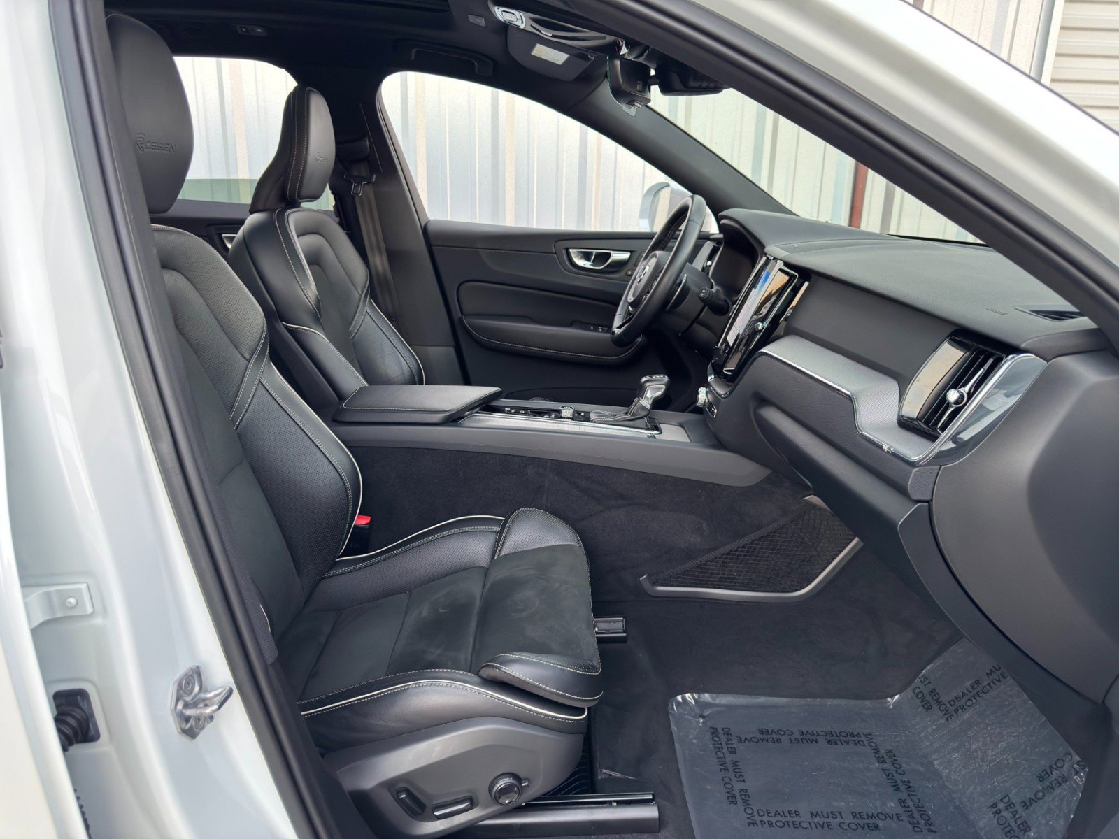 Used 2019 Volvo XC60 T5 R-Design w/ Protection Package image 15