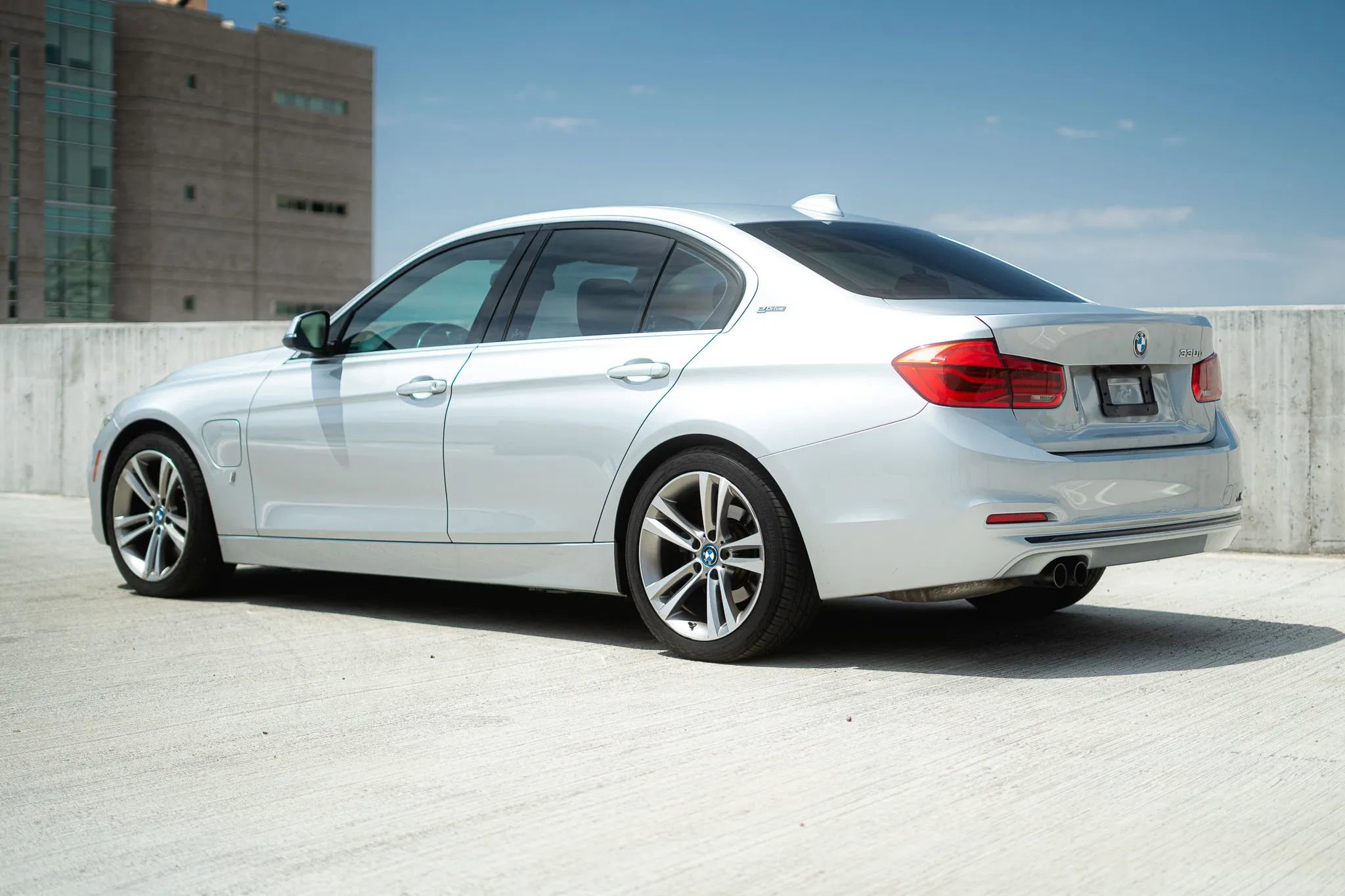 Used 2018 BMW 330e 330e iPerformance Sedan 4D image 17