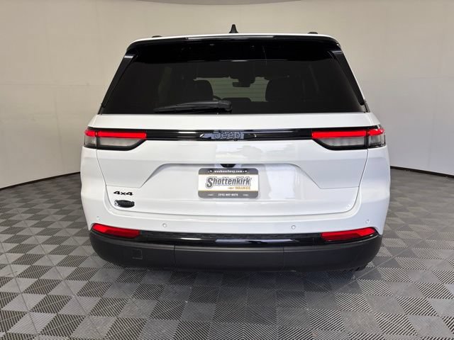 Used 2025 Jeep Grand Cherokee Altitude w/ Trailer Tow Package AWD/4WD image 7