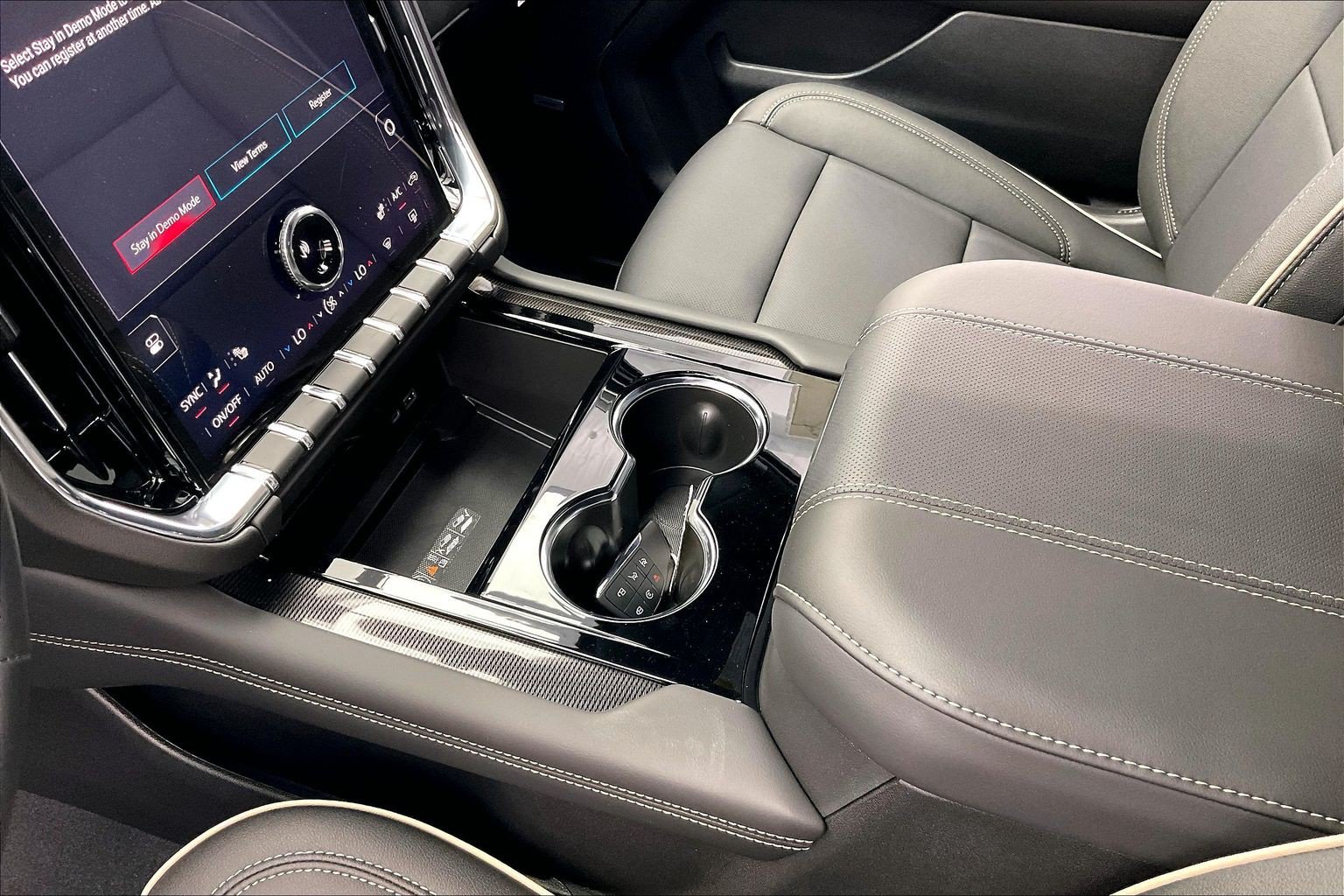New 2026 GMC Yukon XL Elevation AWD/4WD image 8