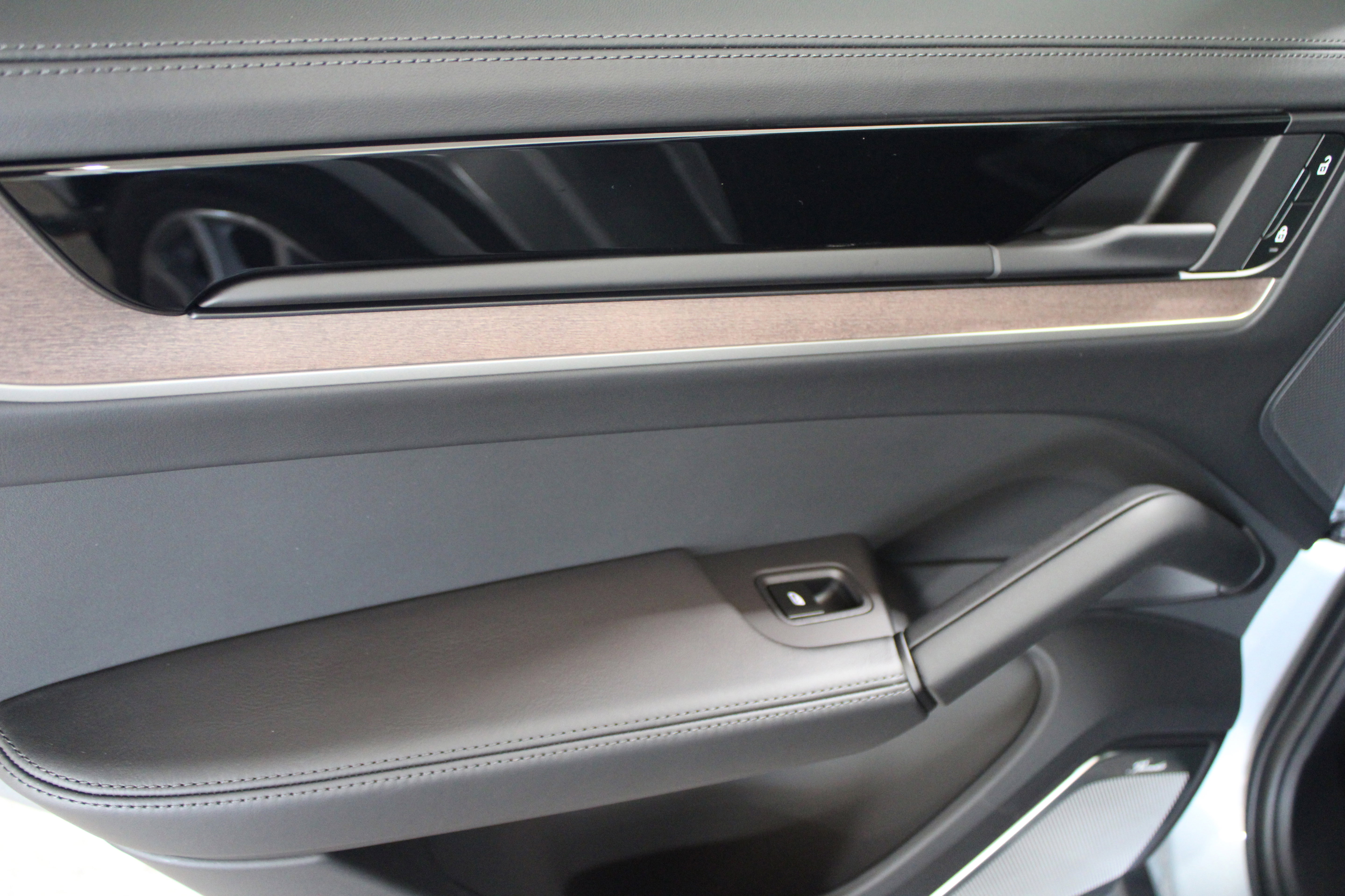 New 2025 Porsche Cayenne E-Hybrid image 28