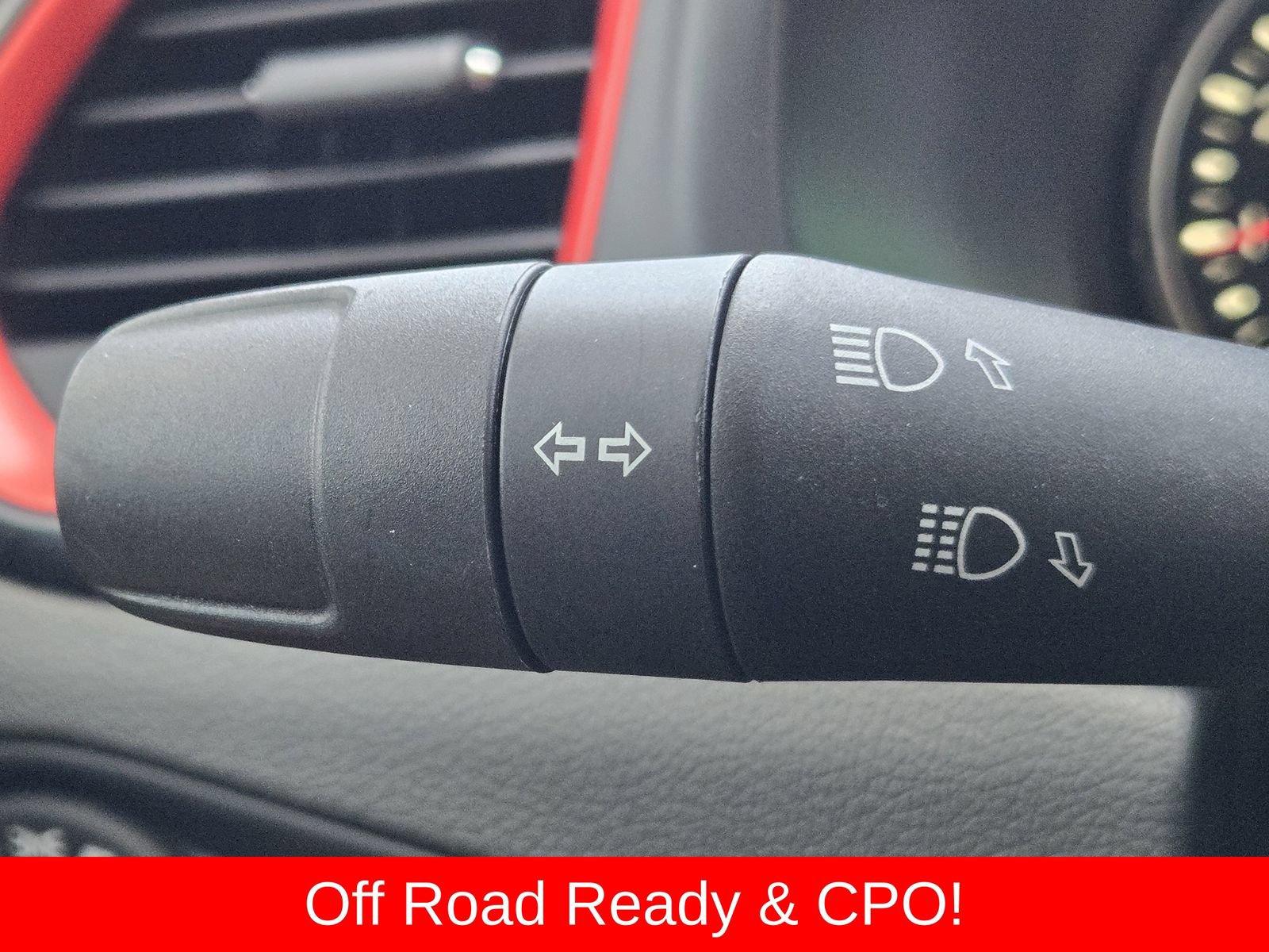 Used 2023 Jeep Renegade Trailhawk AWD/4WD image 35