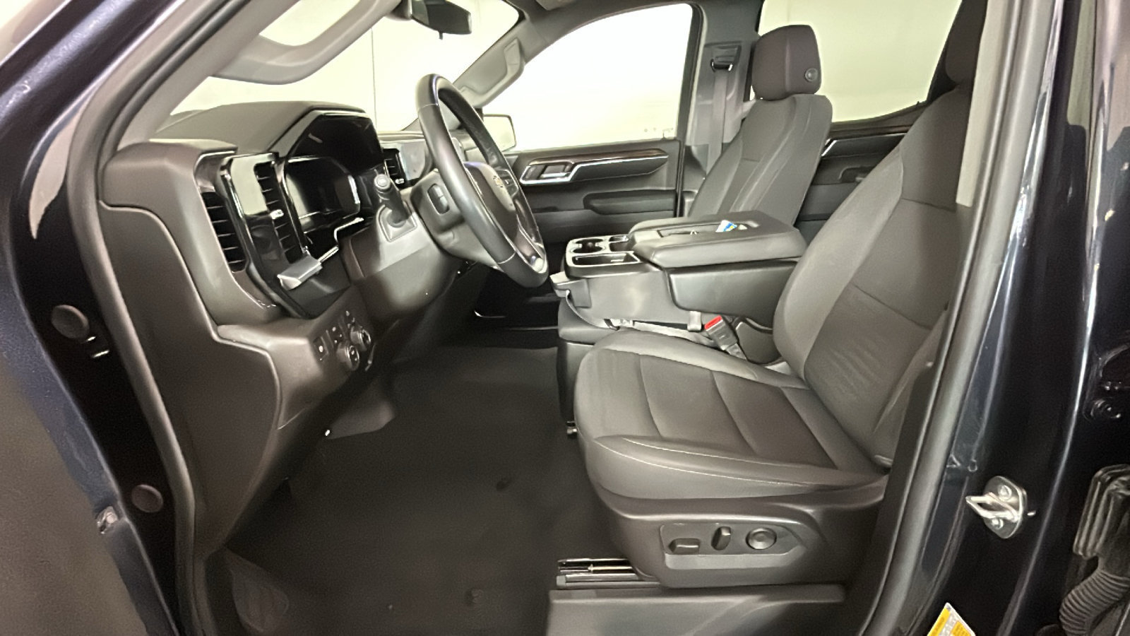 Used 2024 Chevrolet Silverado 1500 LT AWD/4WD image 13