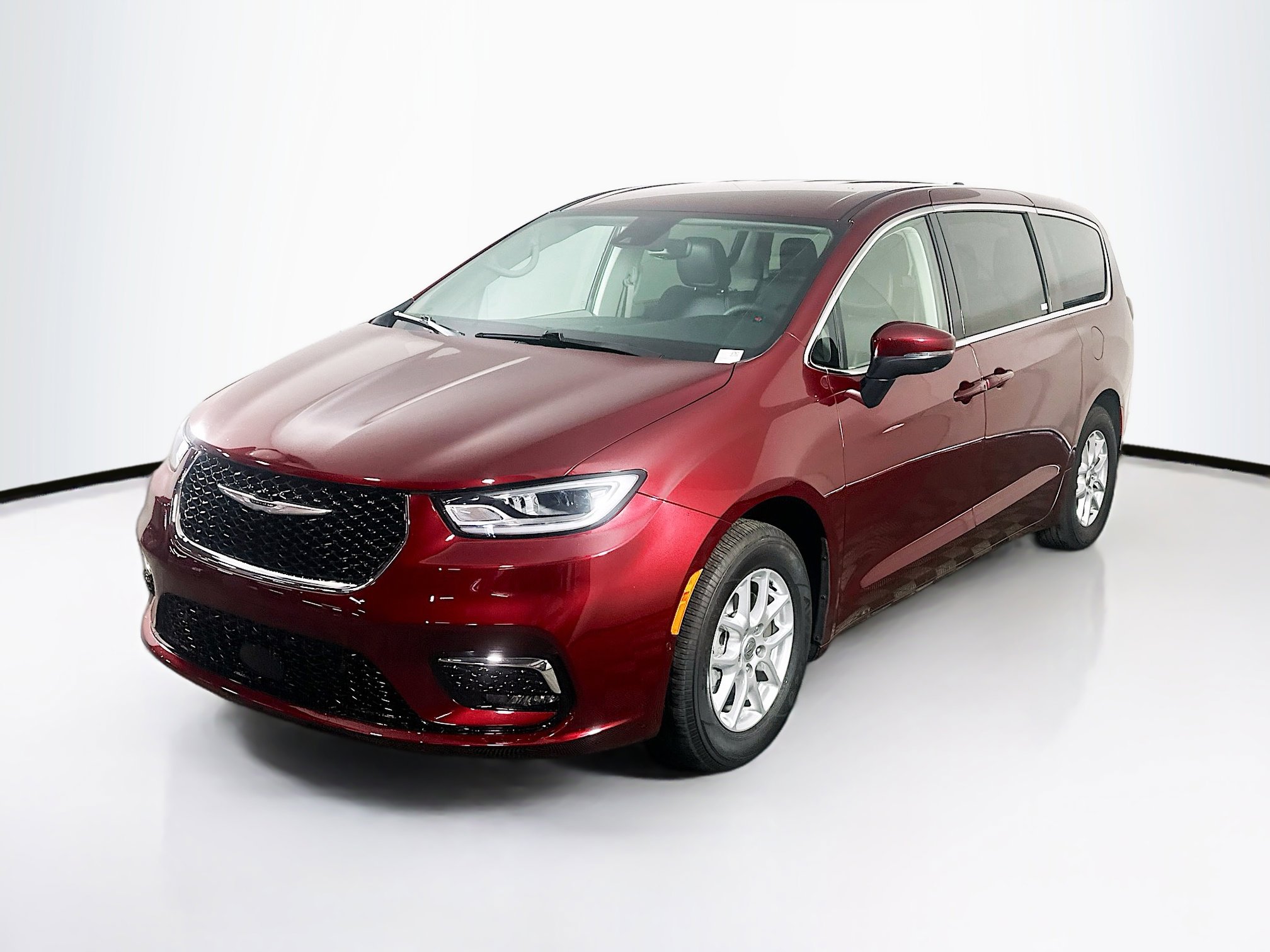 Used 2023 Chrysler Pacifica Touring-L image 3