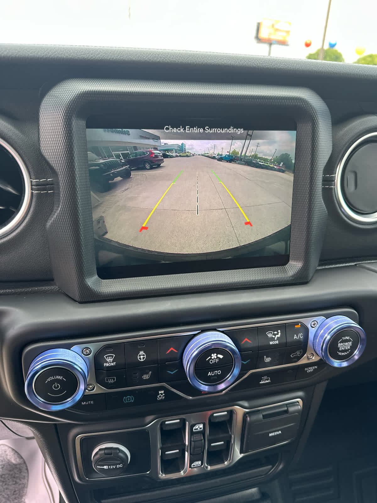 Used 2022 Jeep Wrangler Unlimited Sahara w/ Cold Weather Group image 16