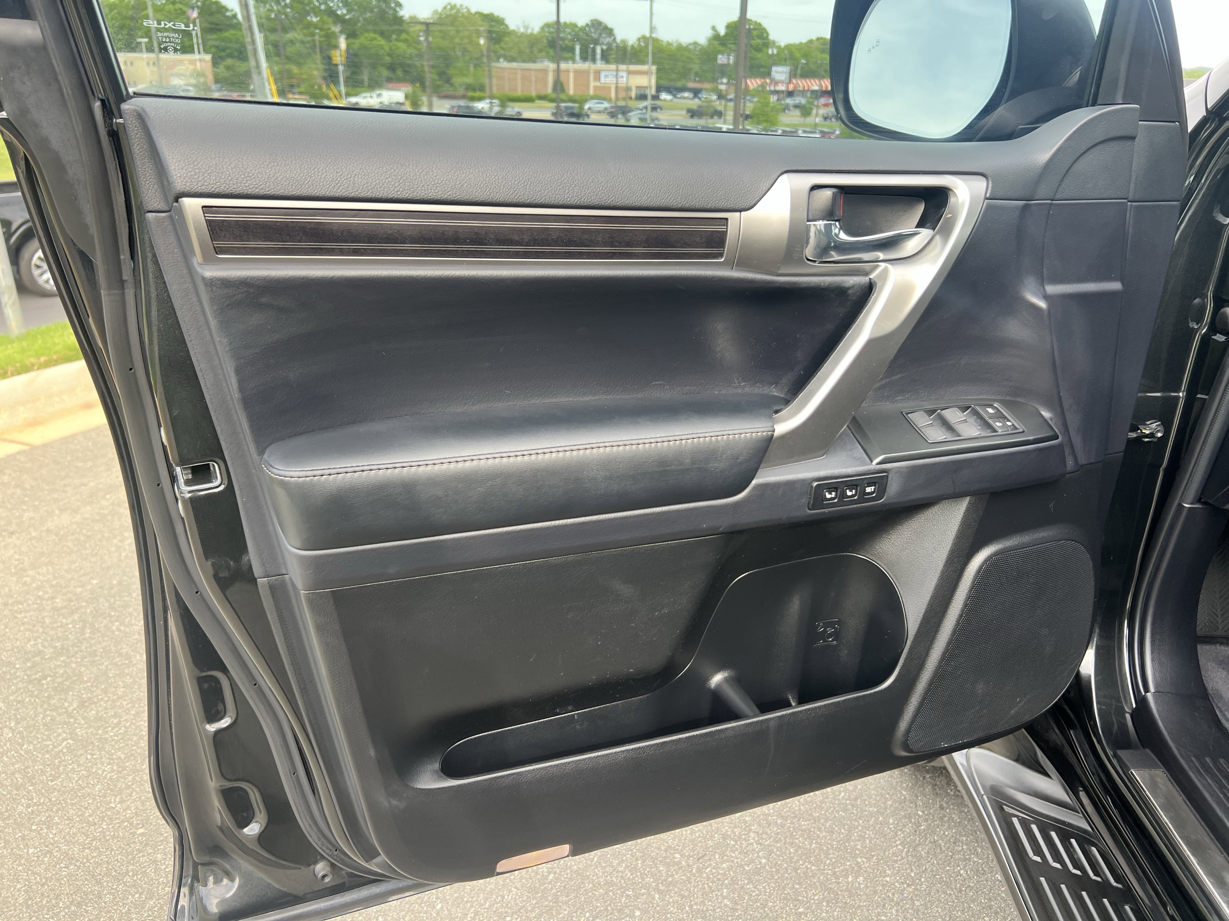 Used 2023 Lexus GX 460 Luxury w/ Accessory Package image 14