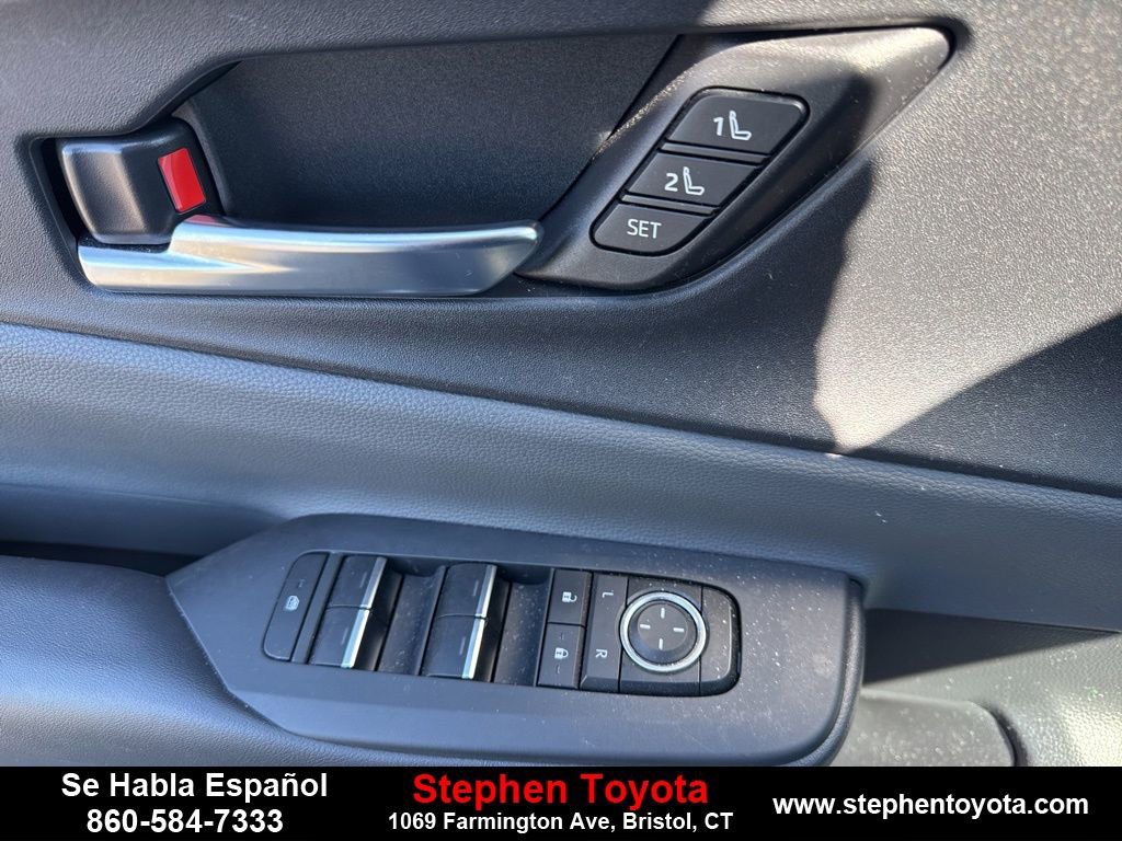 Used 2024 Toyota Prius Limited image 8