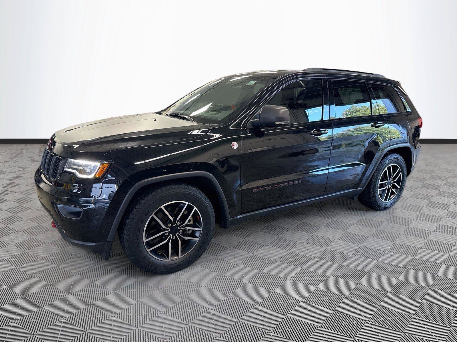 Used 2021 Jeep Grand Cherokee Trailhawk w/ Premium Lighting Group AWD/4WD image 3