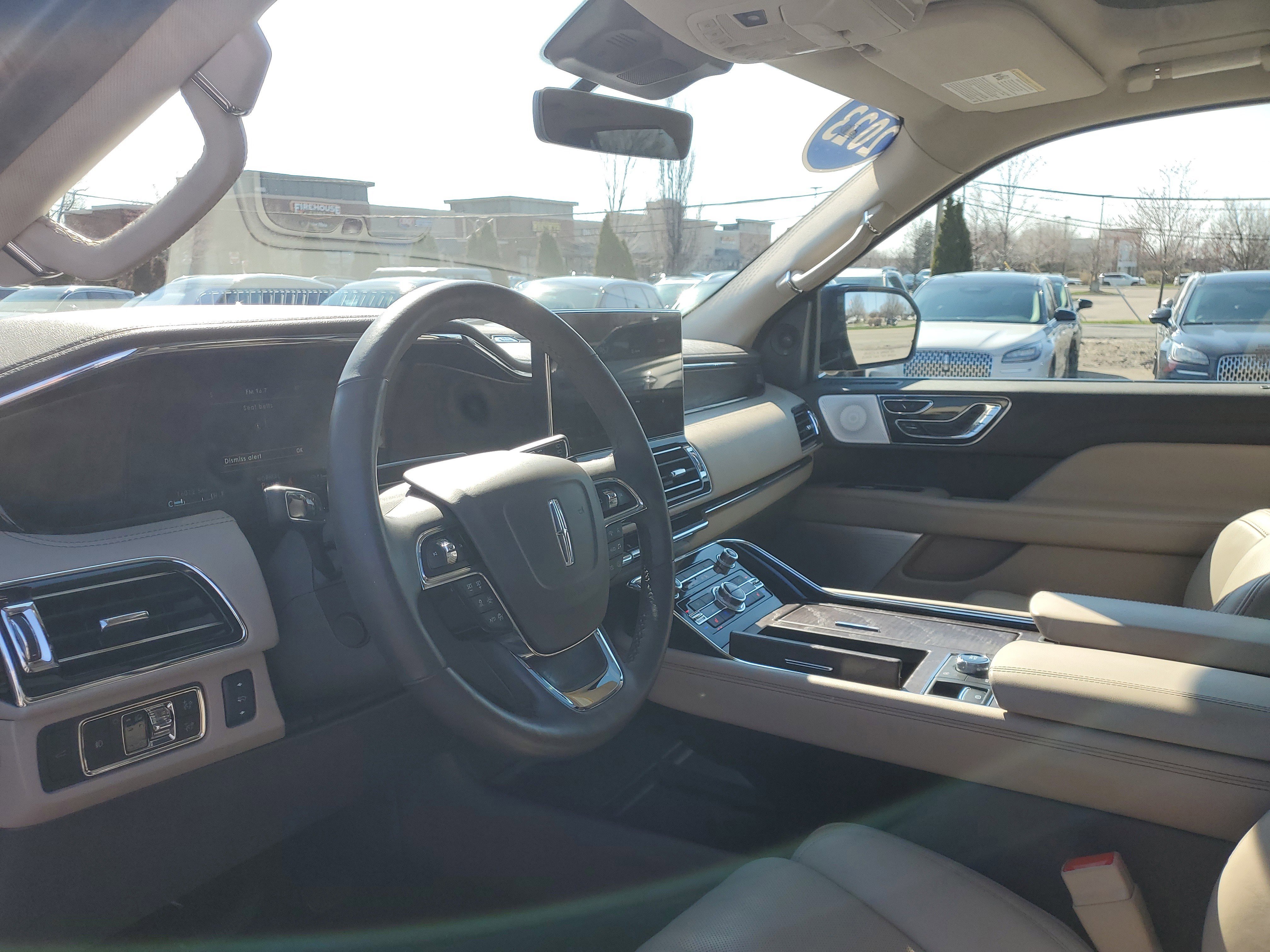 Certified 2023 Lincoln Navigator Reserve AWD/4WD image 13