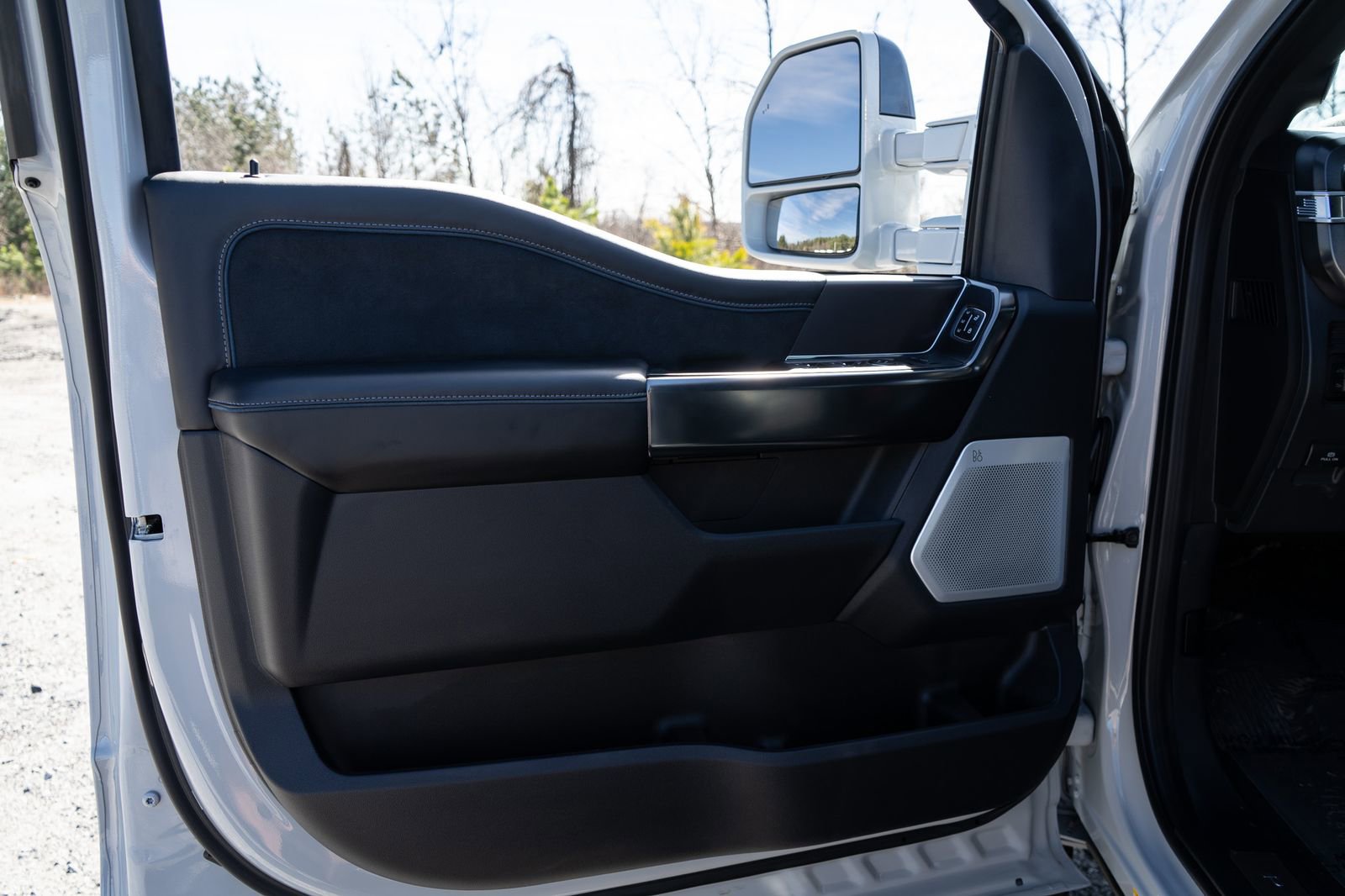 Used 2026 Ford F450 Platinum w/ FX4 Off-Road Package image 32