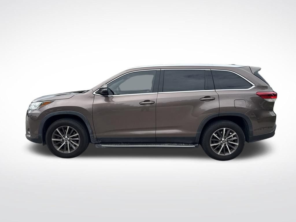 Used 2019 Toyota Highlander XLE FWD image 8