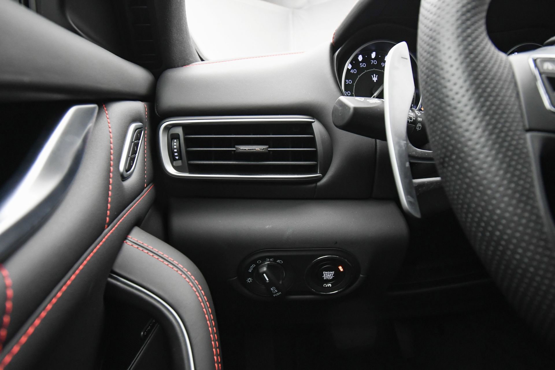 New 2024 Maserati Levante GT Ultima image 34