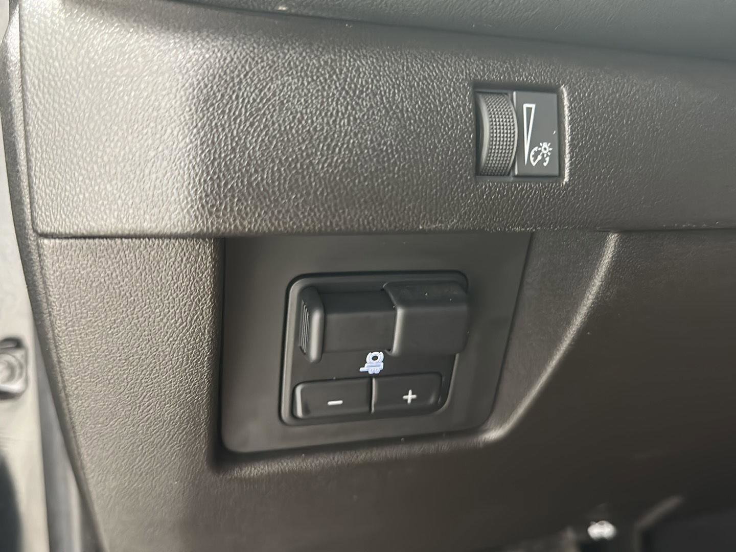 Used 2023 Chevrolet Colorado LT w/ LT Convenience Package III image 17