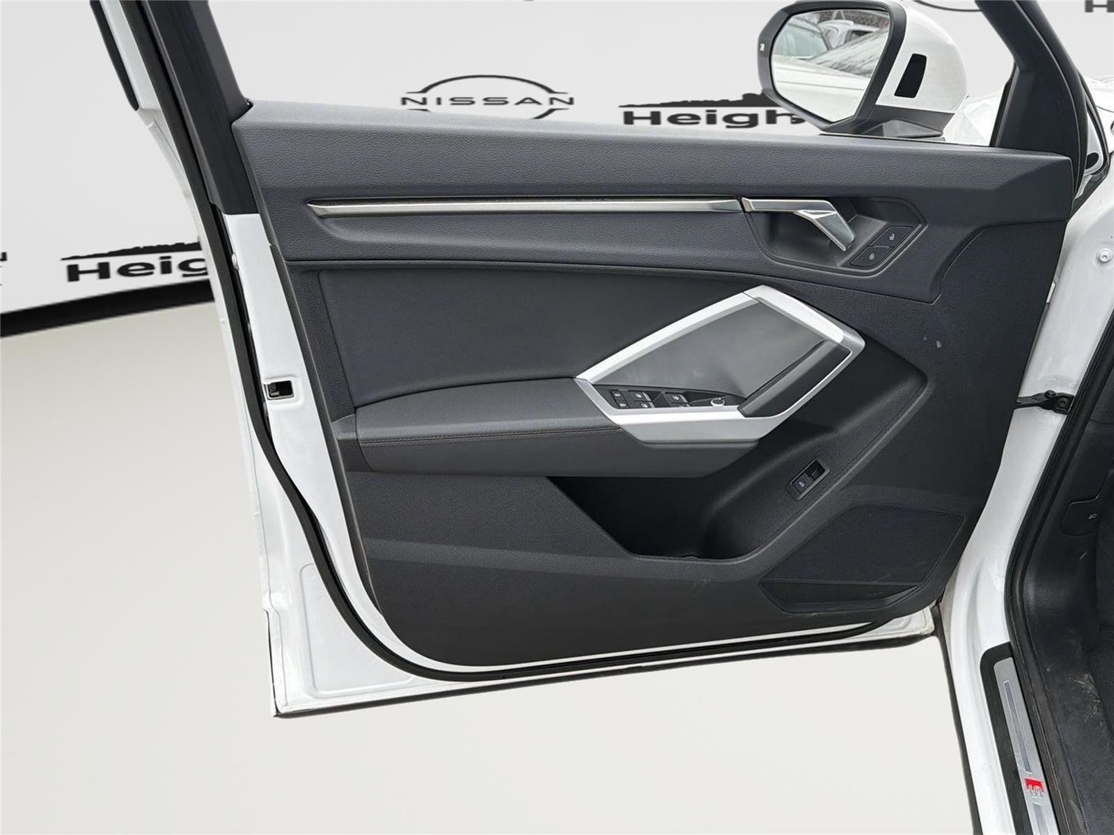 Used 2025 Audi Q3 2.0T Premium image 13