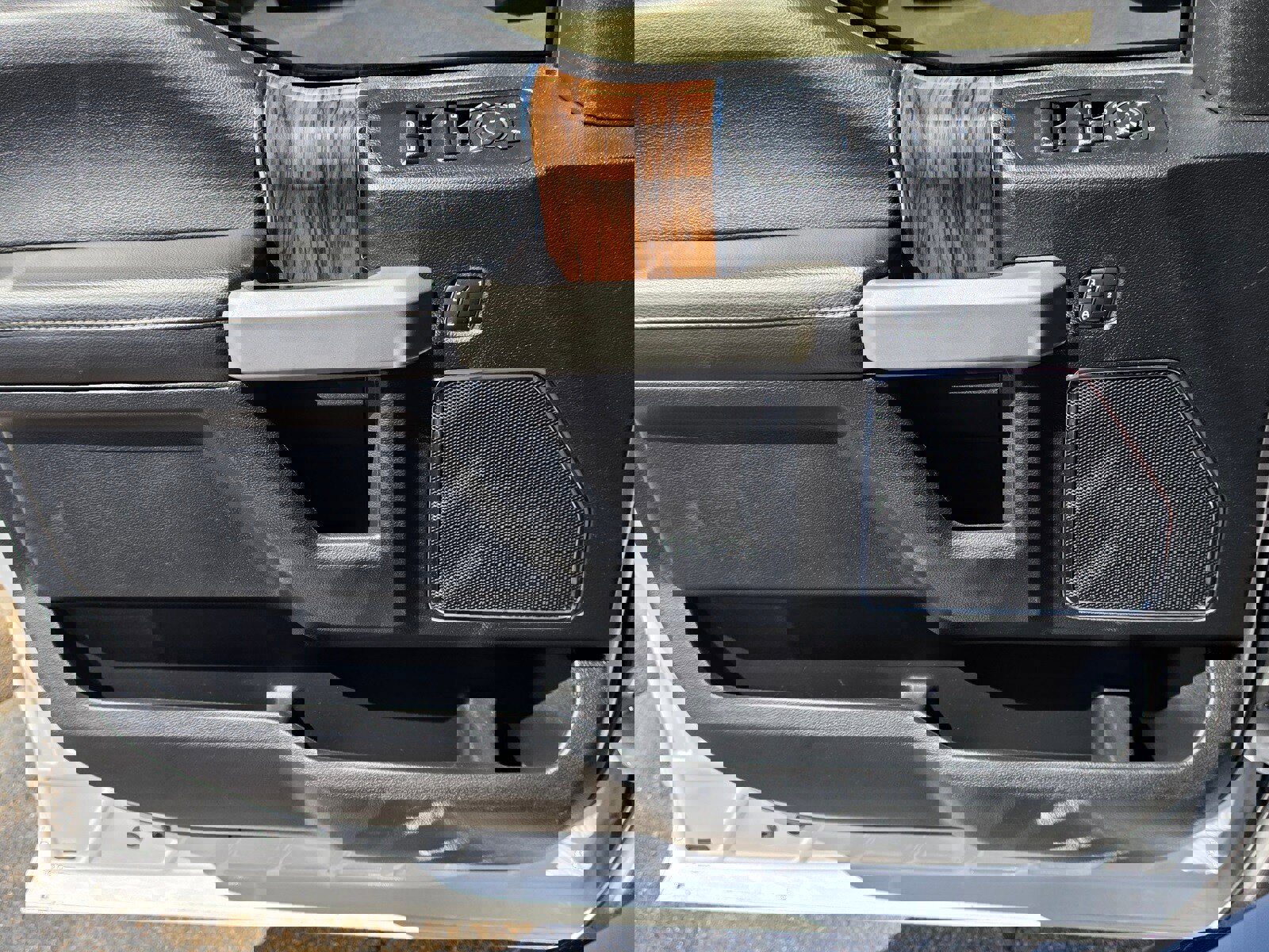 Used 2018 Ford F150 Lariat w/ Equipment Group 502A Luxury image 19