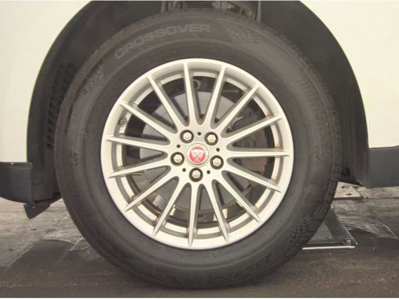 Used 2020 Jaguar F-PACE image 13