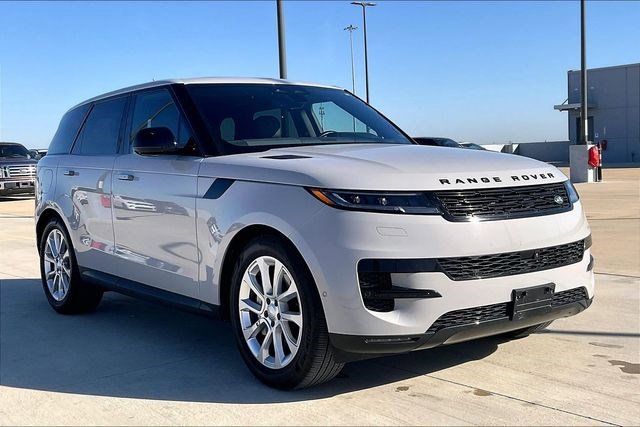 Used 2025 Land Rover Range Rover Sport SE image 3