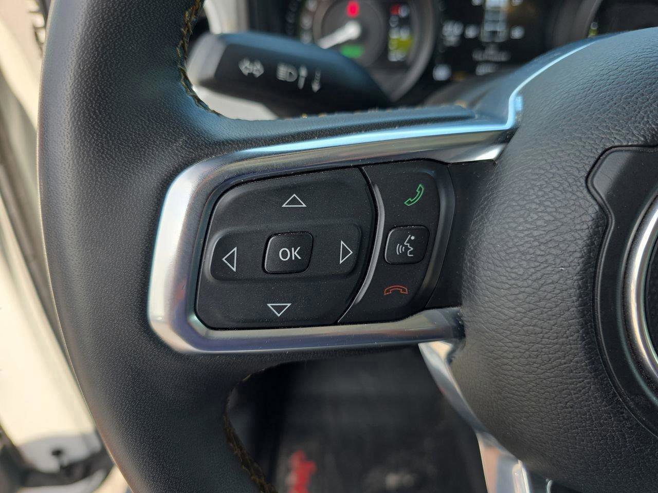 Used 2024 Jeep Wrangler Unlimited Sahara AWD/4WD image 29