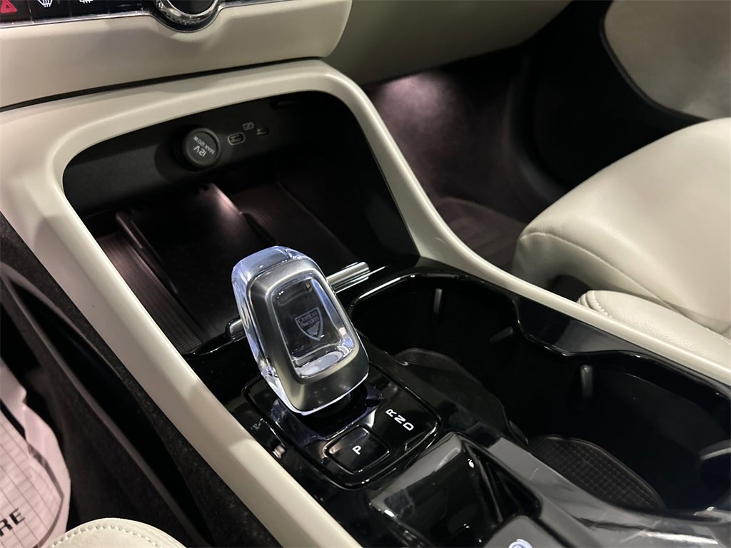 Certified 2023 Volvo XC40 B5 Plus w/ Climate Package image 18