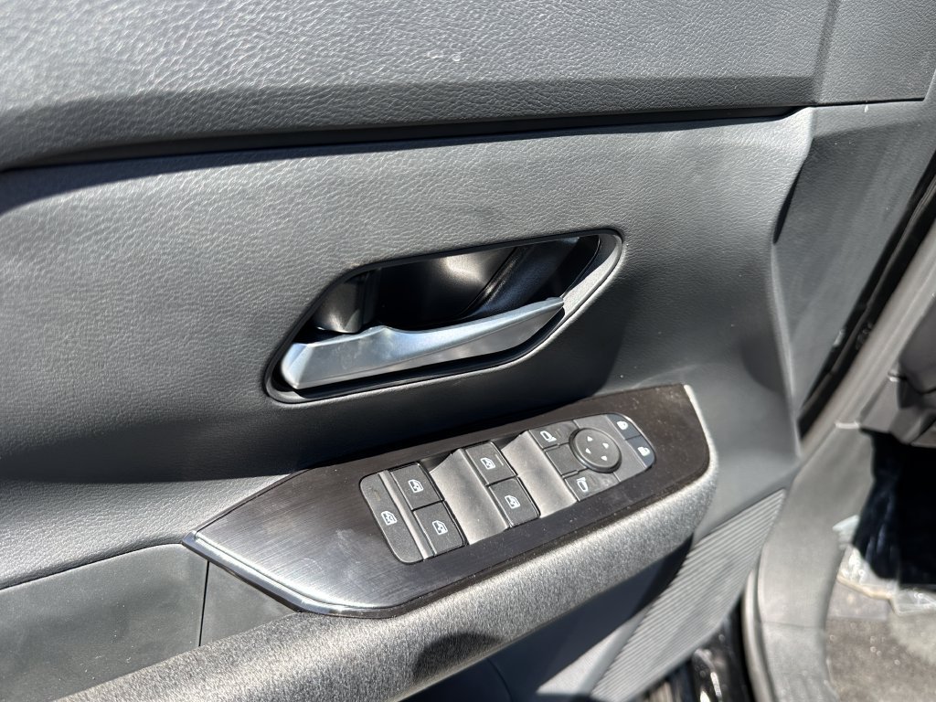 New 2026 Nissan Kicks SV w/ Charging Package FWD image 18