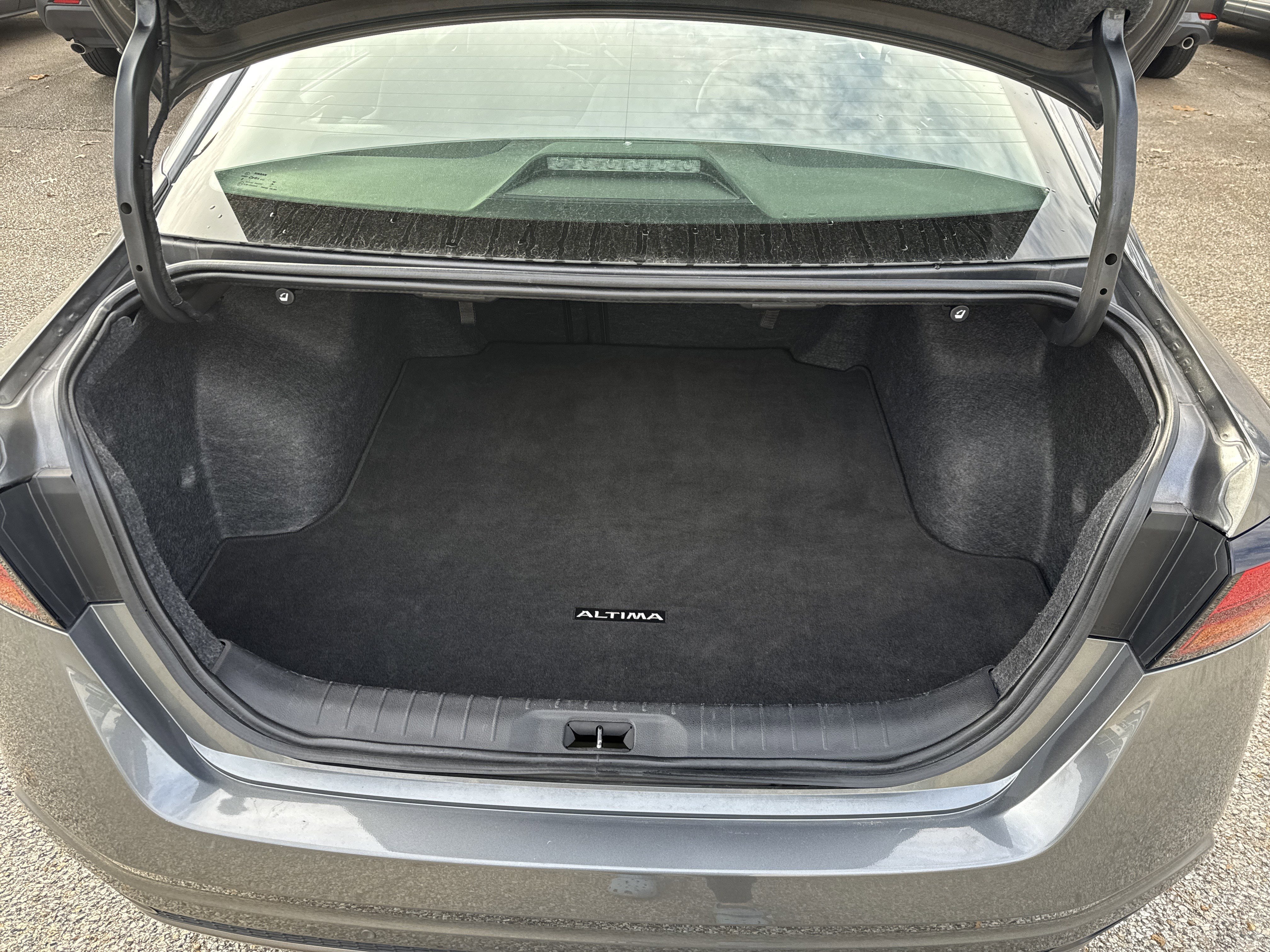 Used 2024 Nissan Altima 2.5 SV image 8