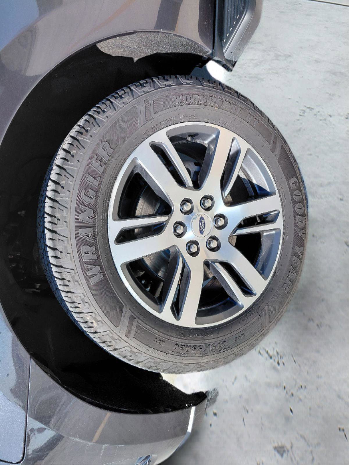 Used 2024 Ford Expedition Limited image 10