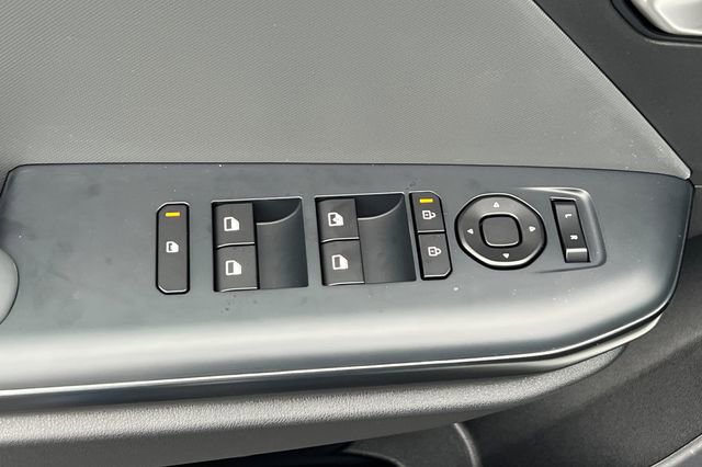 New 2025 Kia K4 LX image 13