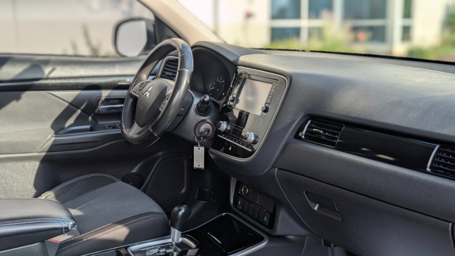Used 2020 Mitsubishi Outlander ES FWD image 21