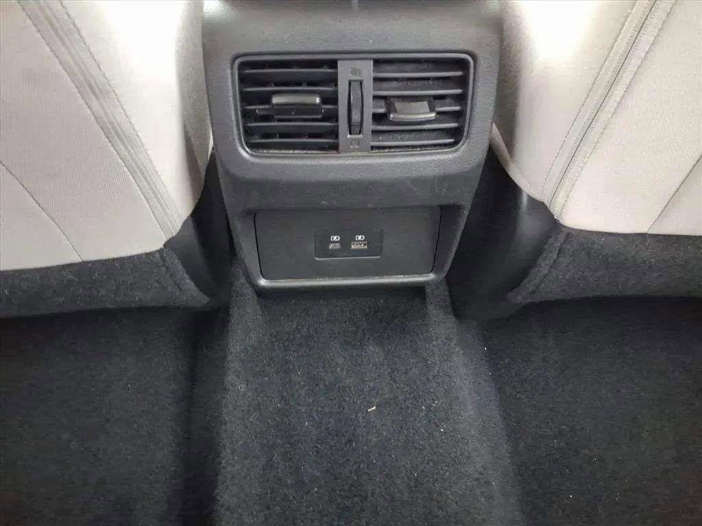 Used 2023 Nissan Rogue SV image 13