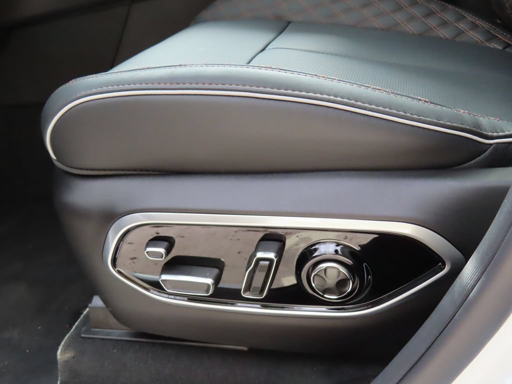 New 2026 Jeep Grand Cherokee Summit AWD/4WD image 10