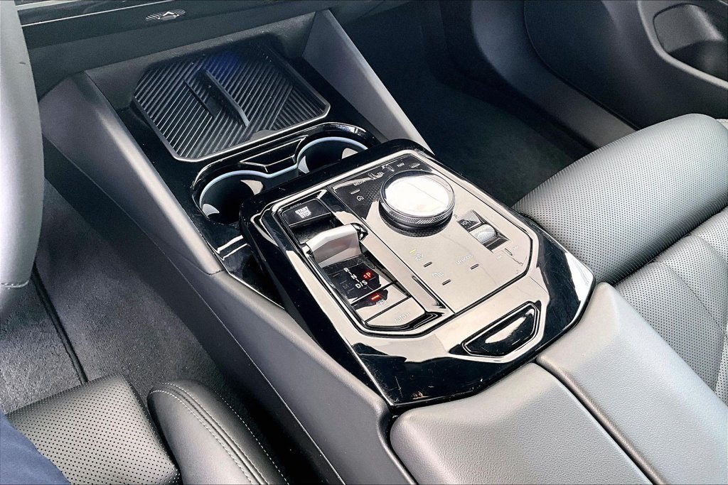 Used 2025 BMW 530i w/ Premium Package RWD image 33