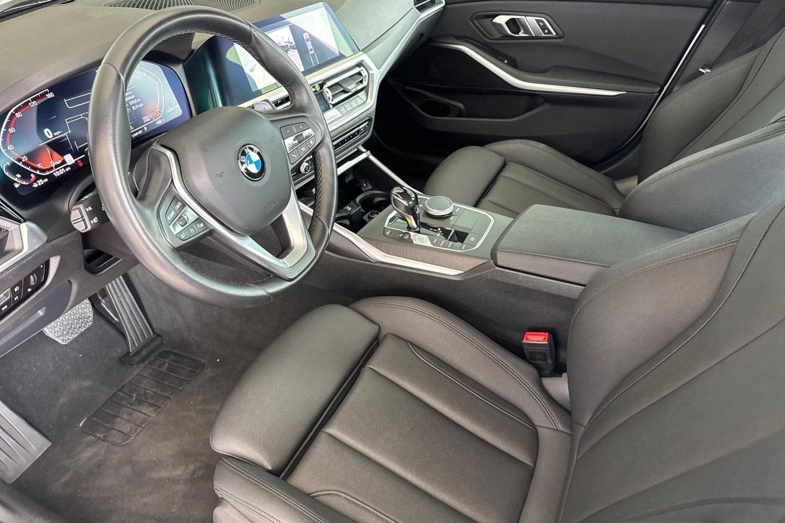 Used 2021 BMW 330i Sedan w/ Driving Assistance Package image 4