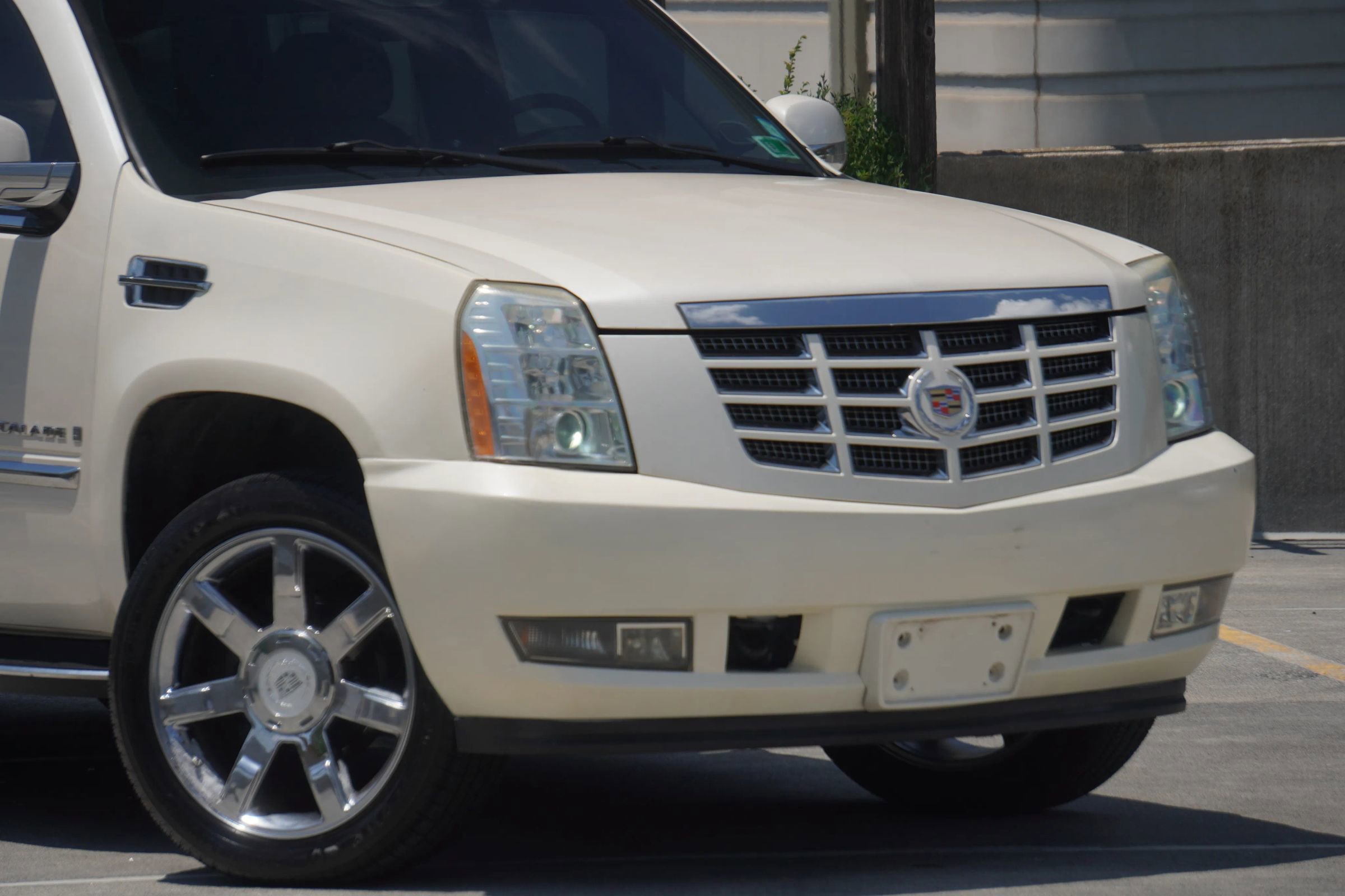 Used 2008 Cadillac Escalade AWD image 2