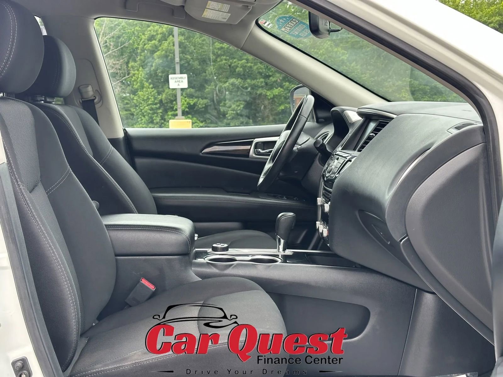 Used 2020 Nissan Pathfinder SV image 19