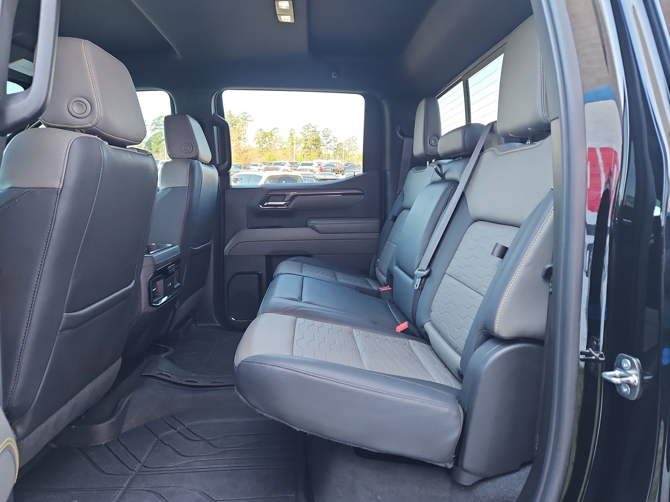 Used 2024 Chevrolet Silverado 1500 ZR2 w/ Technology Package image 37