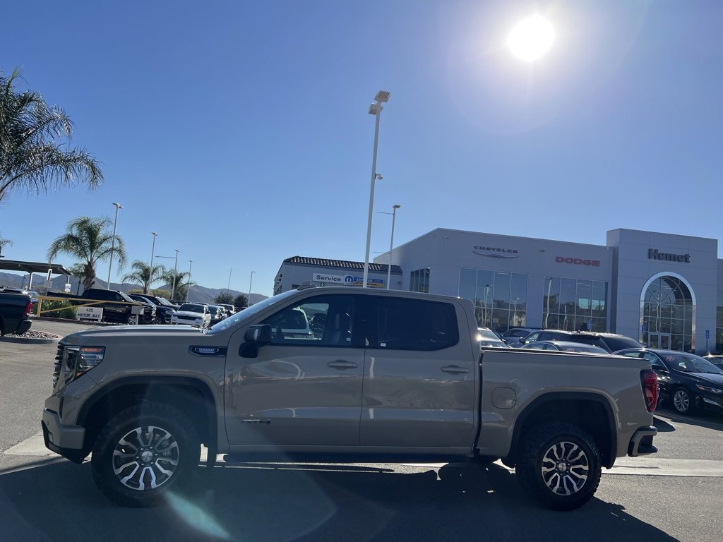 Used 2022 GMC Sierra 1500 AT4 w/ AT4 Premium Package image 5