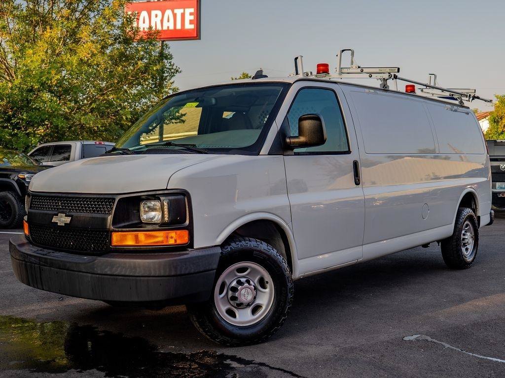 Used 2016 Chevrolet Express 2500 Extended RWD image 6
