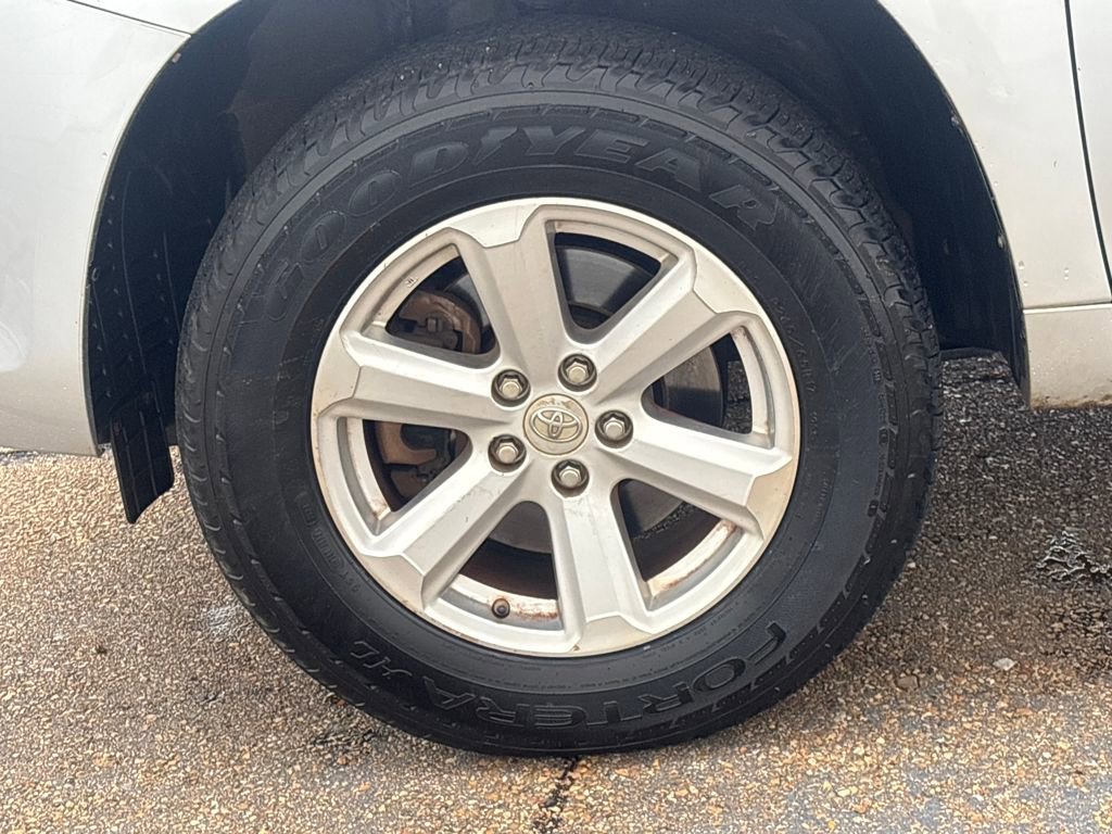 Used 2010 Toyota Highlander SE image 25