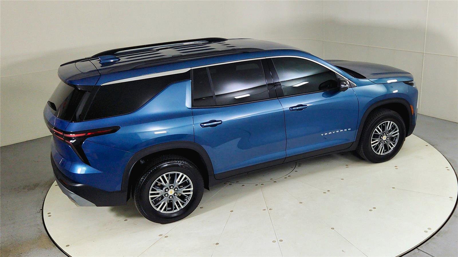 Used 2025 Chevrolet Traverse LT w/ Driver Confidence Package image 22