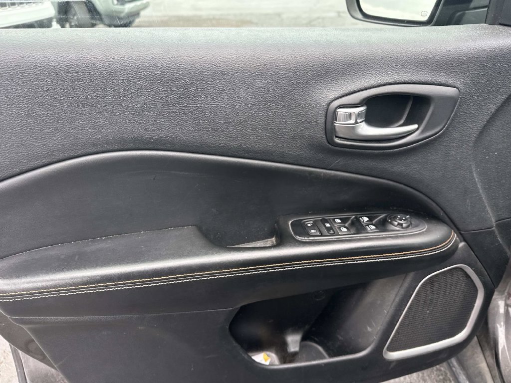 Used 2018 Jeep Compass Sport AWD/4WD image 14