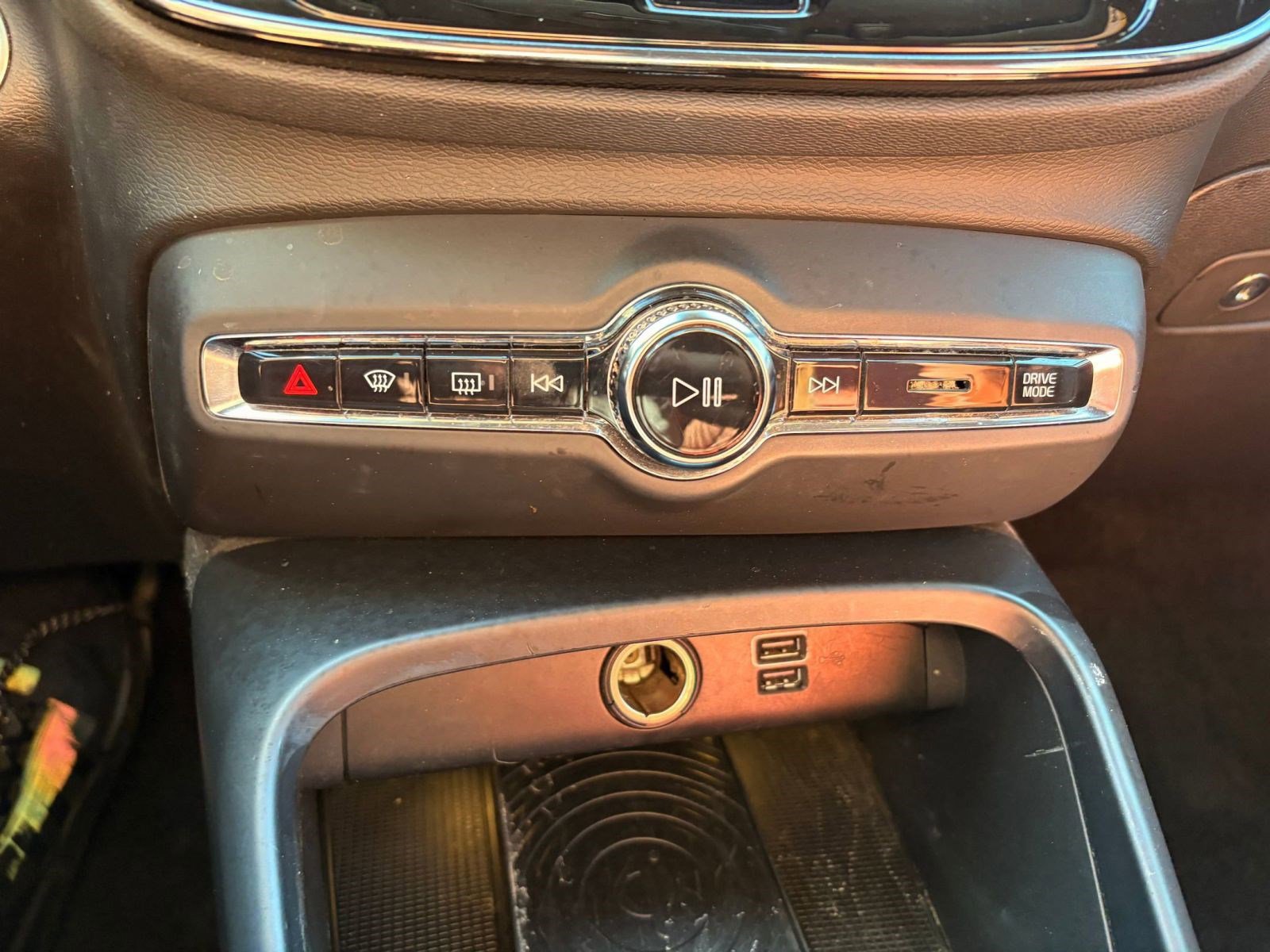 Used 2019 Volvo XC40 T5 Momentum image 18