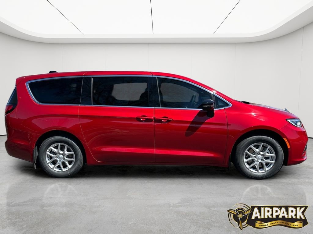 New 2025 Chrysler Pacifica Select image 3