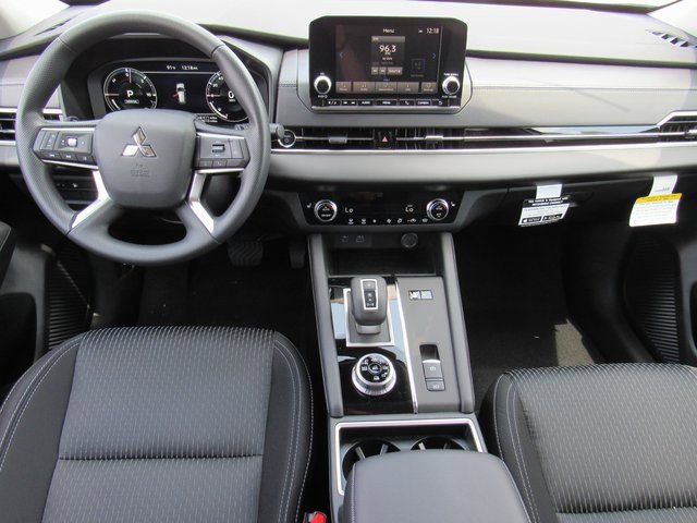 New 2025 Mitsubishi Outlander ES image 9